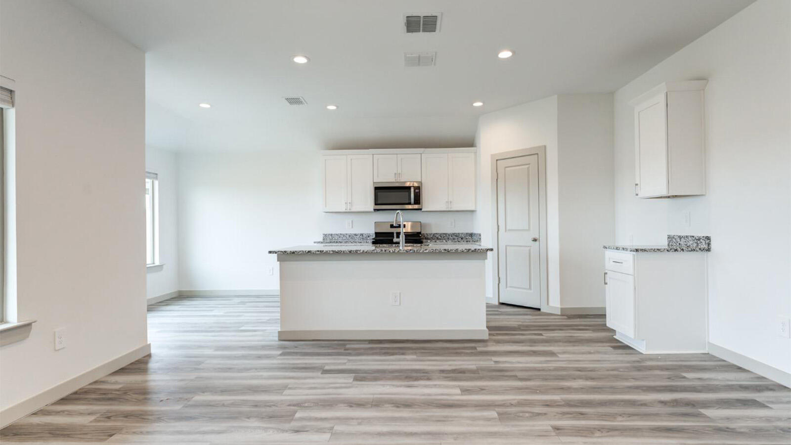 2333 149th Street Lubbock, TX 79423 - Photo 2 of 9 14 - Living room facing kitchen