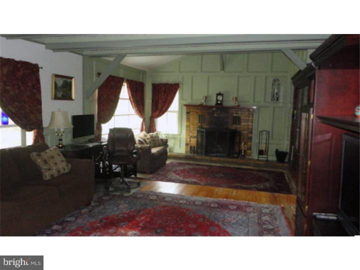 197 Silver Lake Road Bridgeton, NJ 08302 - Photo 3 of 25 Living Room