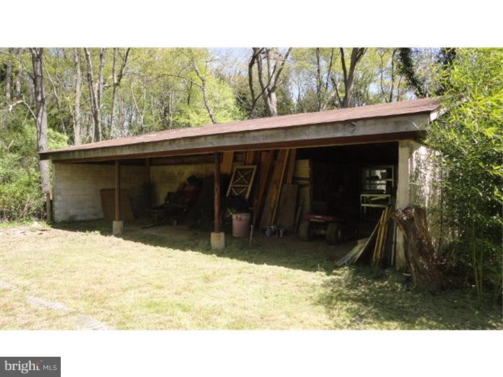 197 Silver Lake Road Bridgeton, NJ 08302 - Photo 22 of 25 Garage