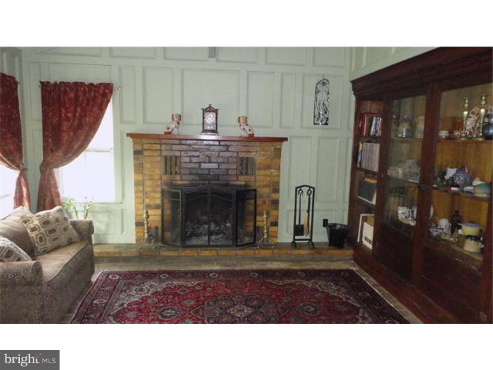 197 Silver Lake Road Bridgeton, NJ 08302 - Photo 4 of 25 Living Room