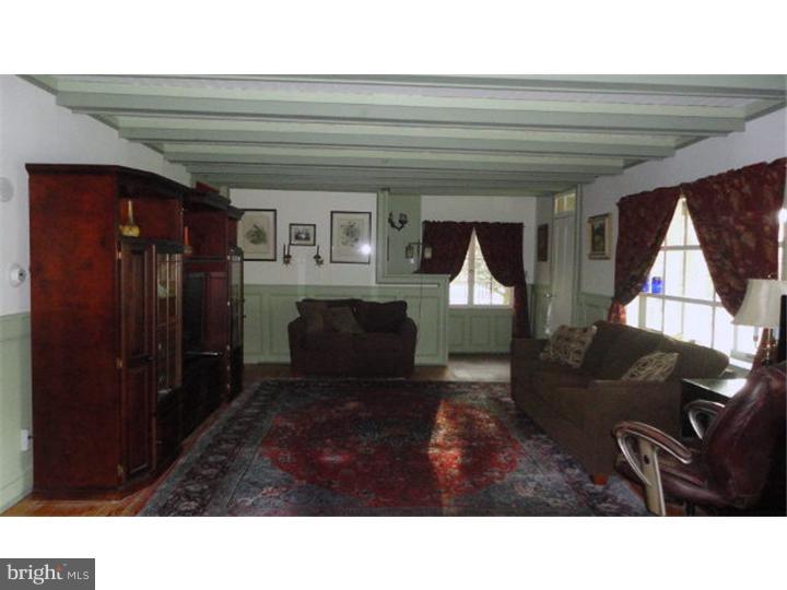 197 Silver Lake Road Bridgeton, NJ 08302 - Photo 5 of 25 Living Room