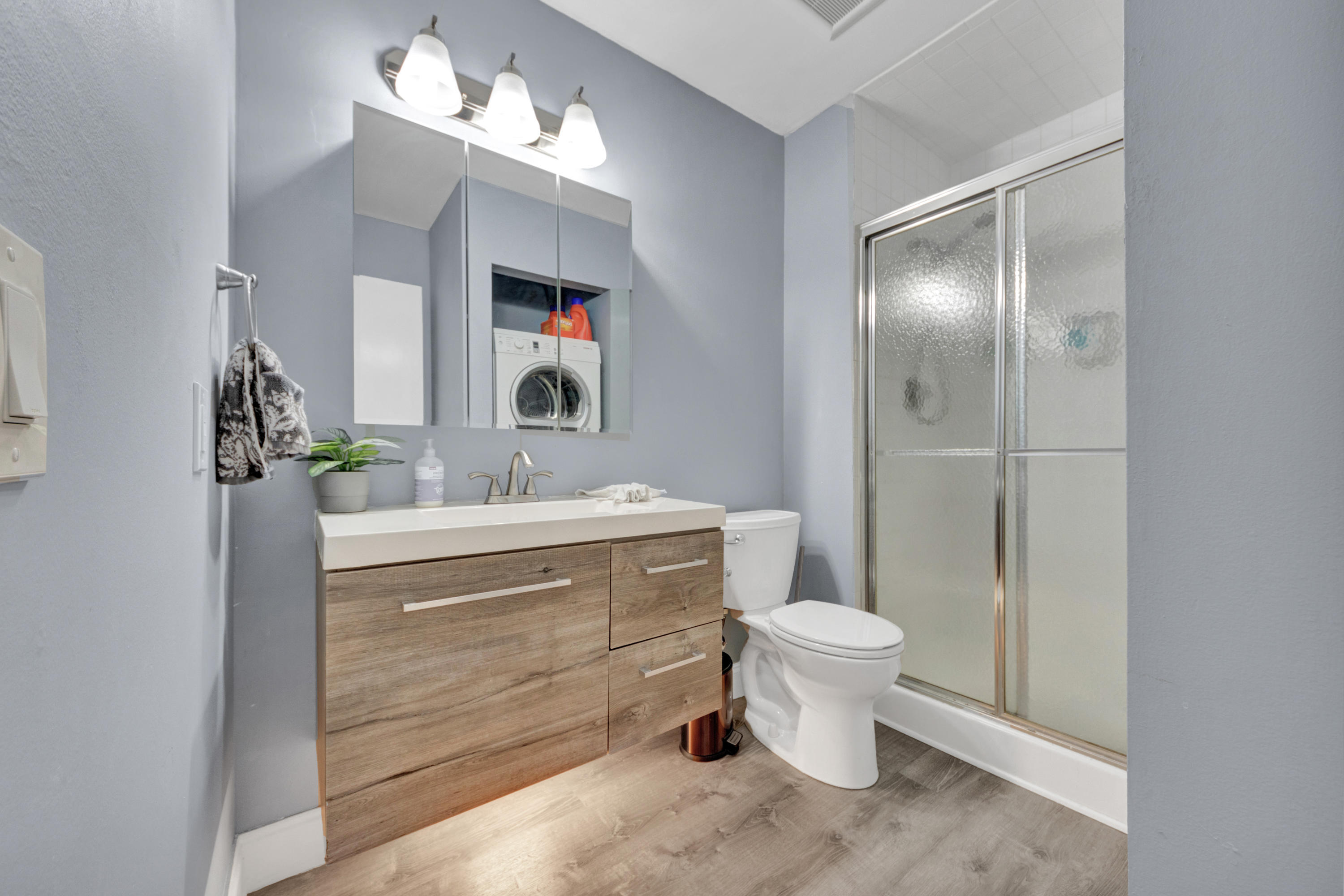 21866 Cypress Circle, Unit 31E Boca Raton, FL 33433 - Photo 16 of 21 guest bath