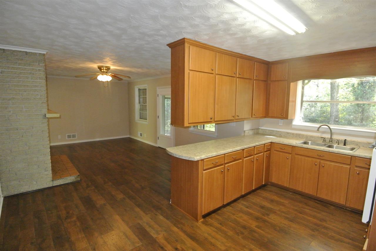 1175 Woodburn Road Spartanburg, SC 29302 - Photo 5 of 27 Gallery Image 5