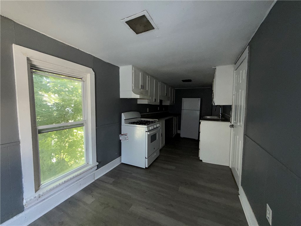 4 Lake Avenue, Unit 2 Auburn, NY 13021 - Photo 4 of 12 Kitchen