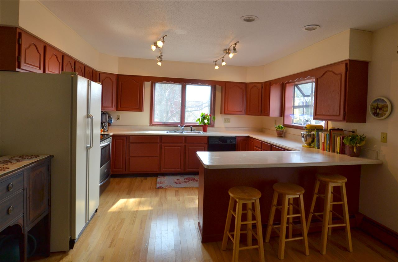 401 West Ridge Terrace Rutland Town, VT 05701 - Photo 5 of 18