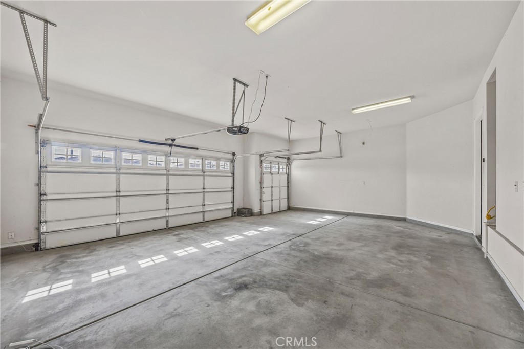 1140 Lantana Road Beaumont, CA 92223 - Photo 26 of 30 a view of a garage