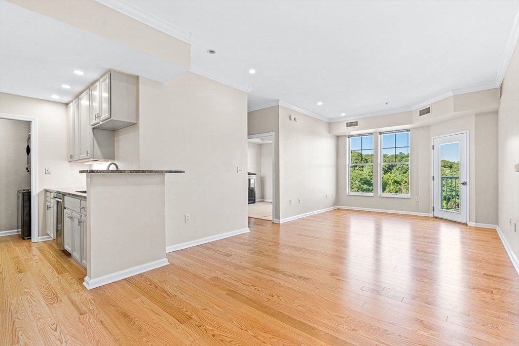 36 Village Road, Unit 605 Middleton, MA 01949 - Photo 2 of 35 Gallery Image 2