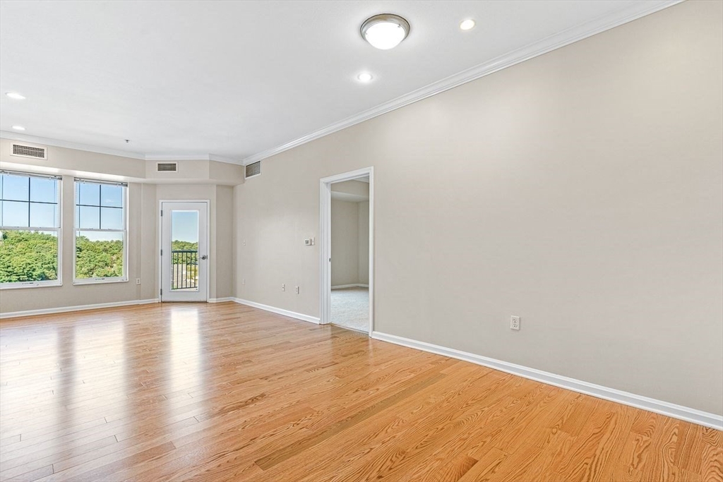 36 Village Road, Unit 605 Middleton, MA 01949 - Photo 3 of 35 Gallery Image 3