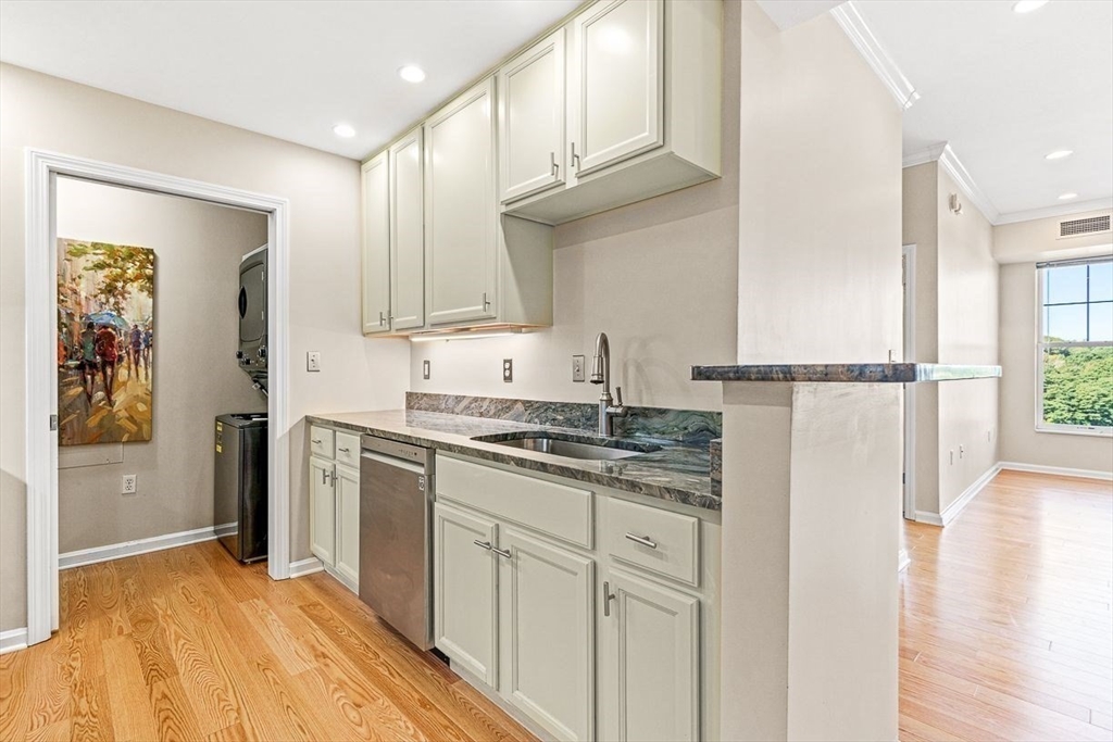 36 Village Road, Unit 605 Middleton, MA 01949 - Photo 8 of 35 Gallery Image 8