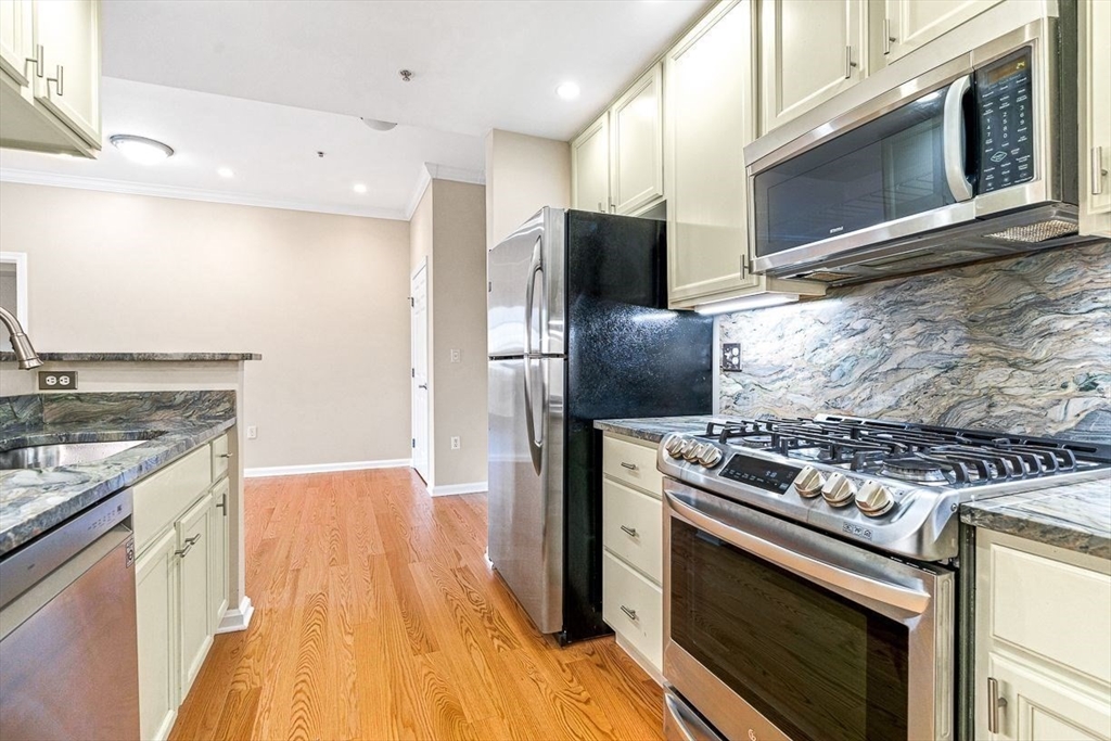 36 Village Road, Unit 605 Middleton, MA 01949 - Photo 9 of 35 Gallery Image 9