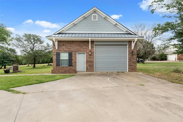 $625,000 | 306 Kash Derrick Drive, China Spring, TX 76633
