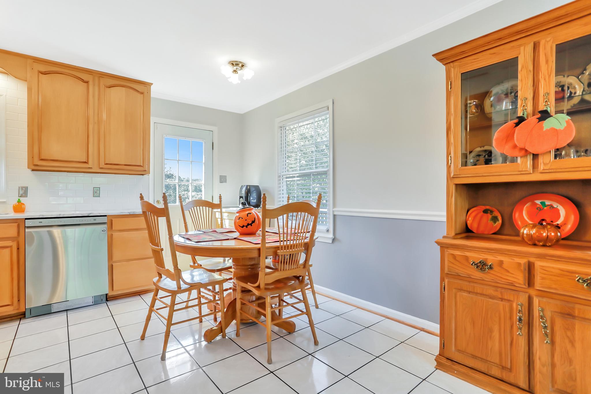 6582 Edgewood Road New Market, MD 21774 - Photo 9 of 38 Eat-in Kitchen