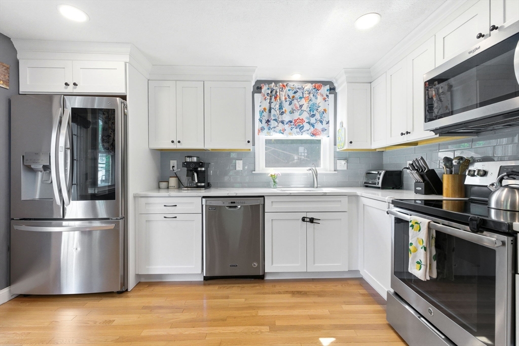 19 Burt Road Wilmington, MA 01887 - Photo 8 of 42 Gallery Image 8