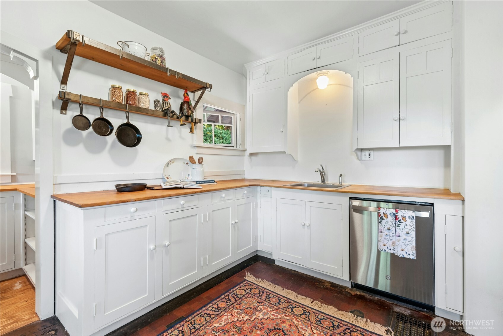 2077 East Howe Street Seattle, WA 98112 - Photo 11 of 26