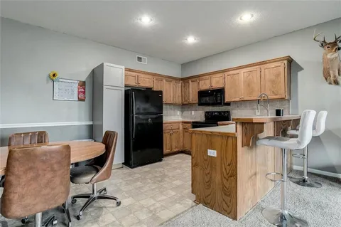 $314,900 | 22615 West 76th Terrace, Shawnee, KS 66227