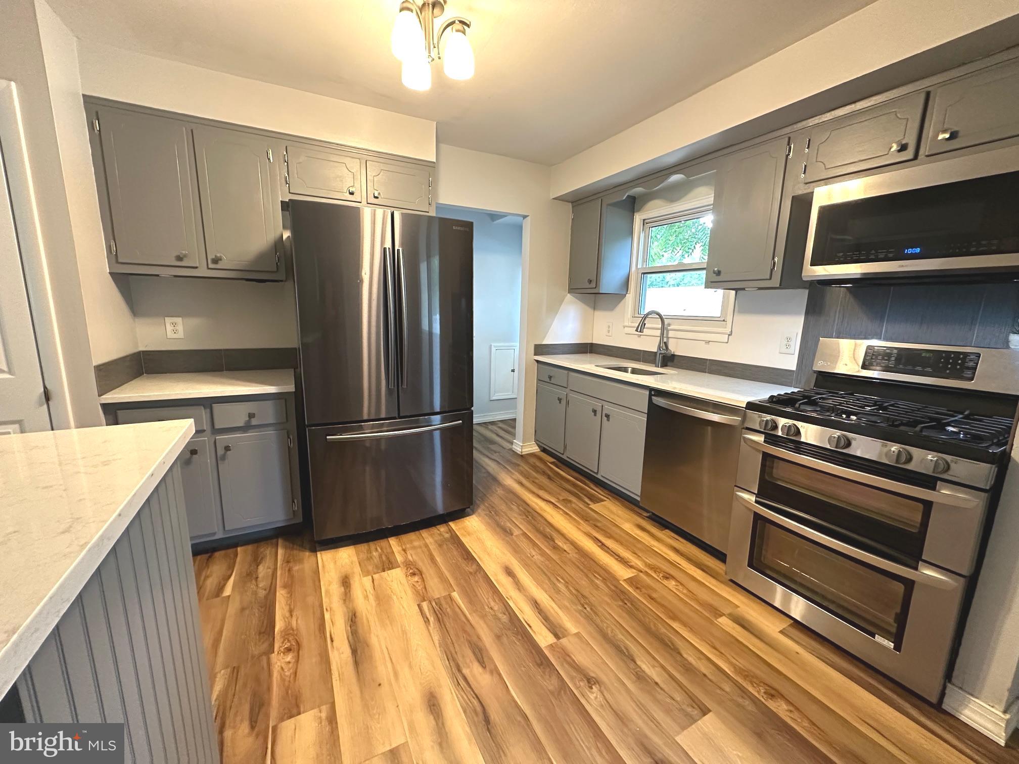 852 Estates Boulevard Hamilton, NJ 08690 - Photo 2 of 9