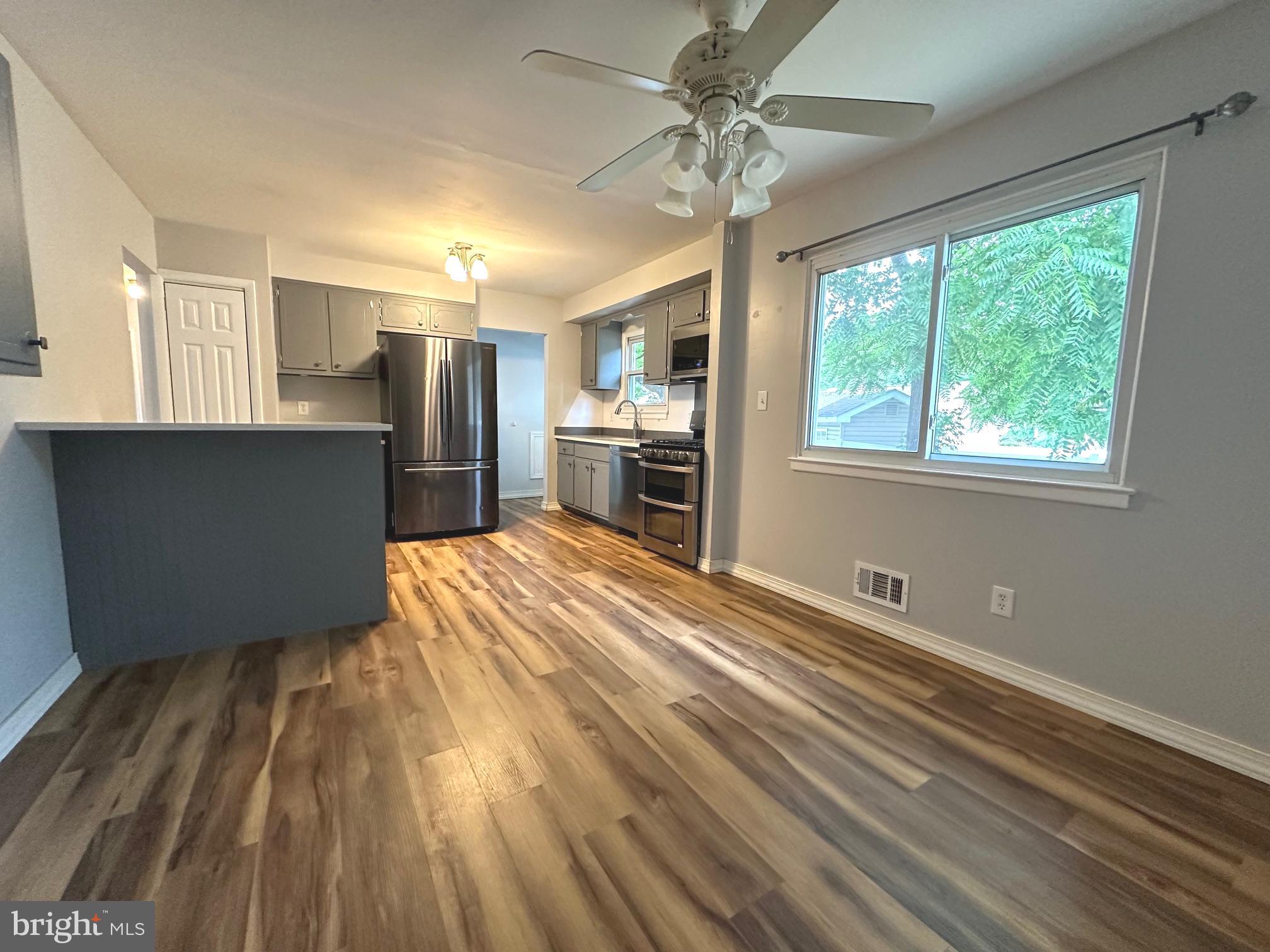 852 Estates Boulevard Hamilton, NJ 08690 - Photo 3 of 9