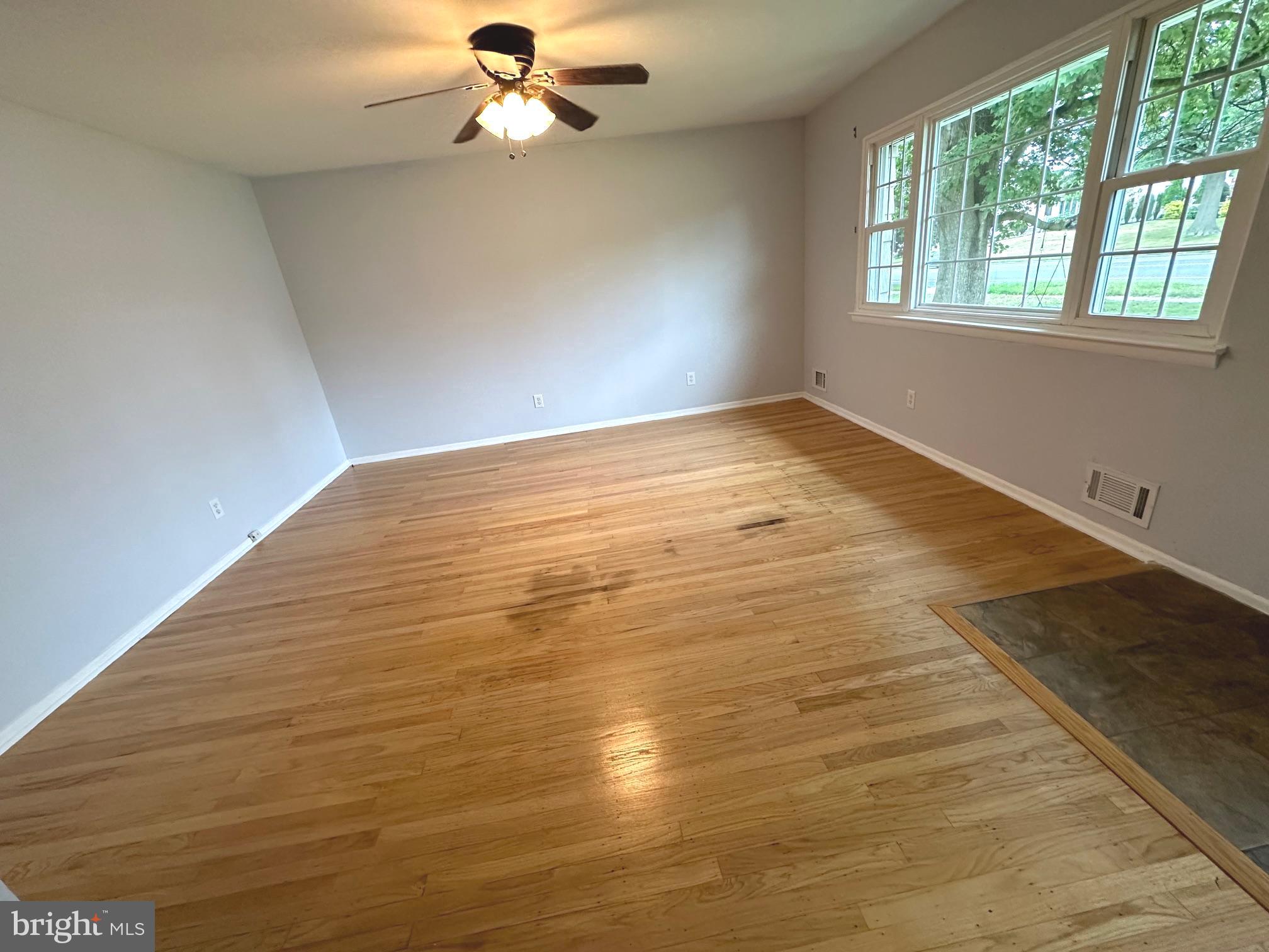 852 Estates Boulevard Hamilton, NJ 08690 - Photo 4 of 9