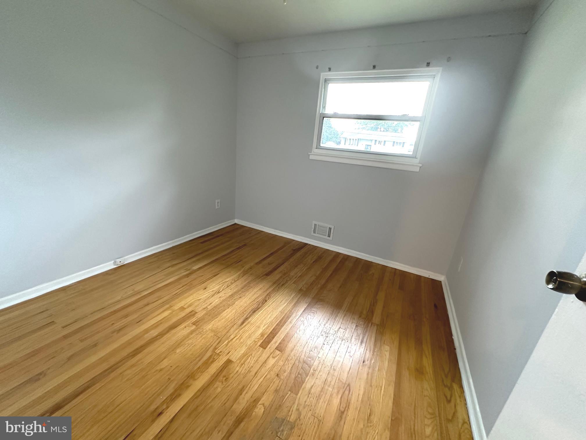 852 Estates Boulevard Hamilton, NJ 08690 - Photo 8 of 9