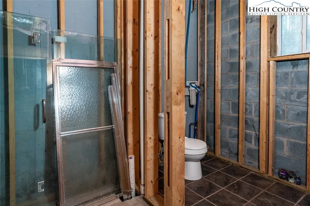 a bathroom with a toilet and a shower