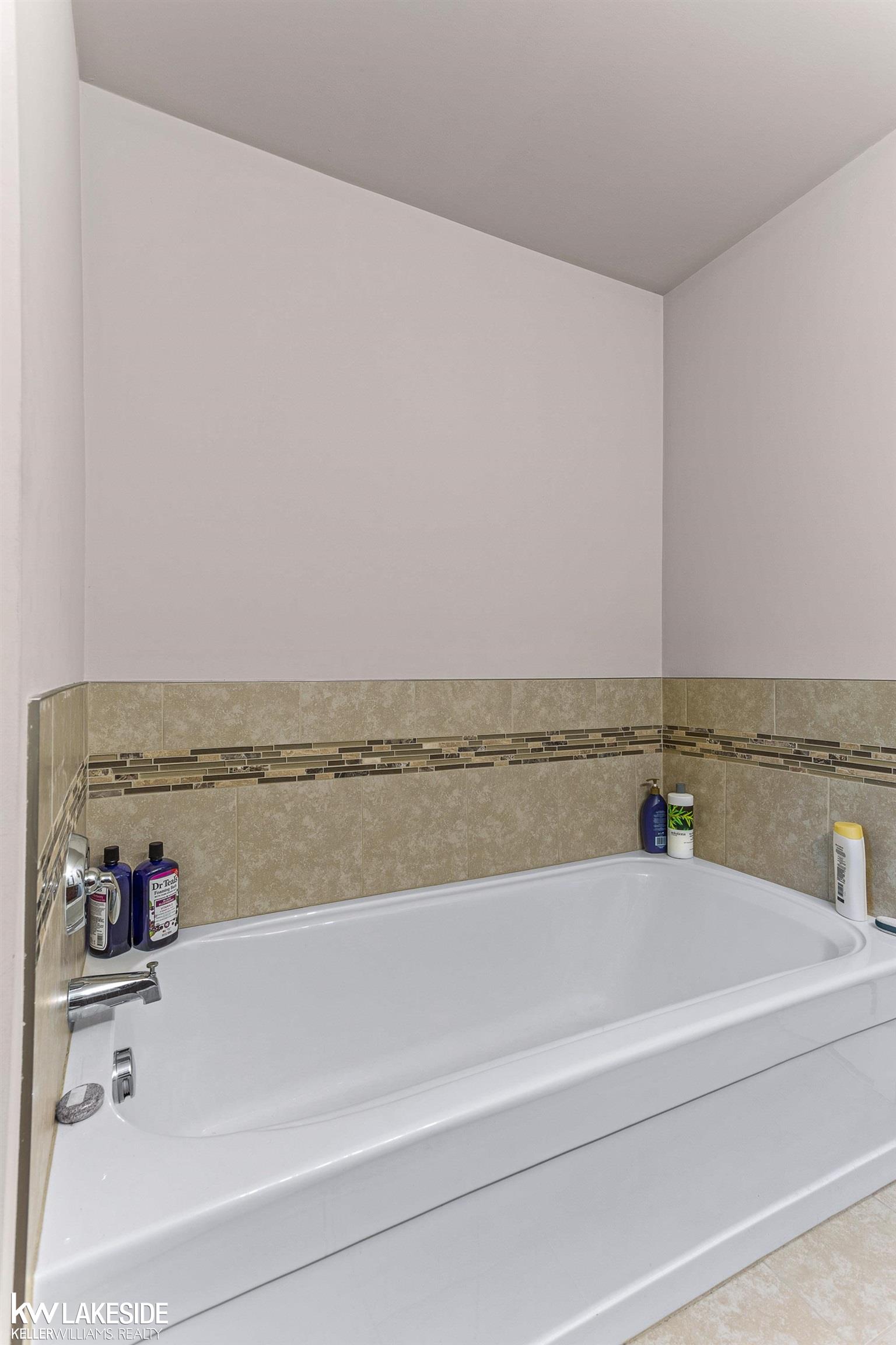 2919 Dearborn Avenue Rochester, MI 48309 - Photo 21 of 40 50124058-20.JPG