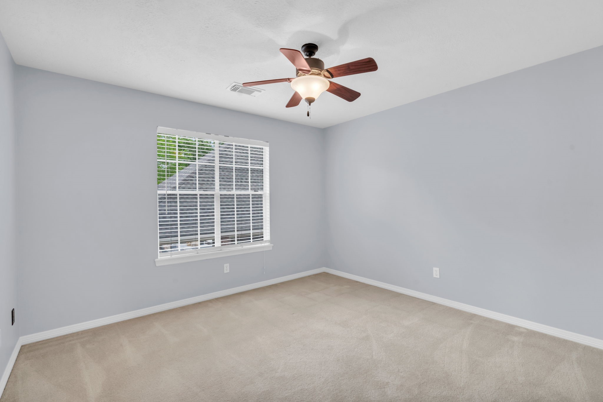 142 West Shadowpoint Circle The Woodlands, TX 77381 - Photo 32 of 50