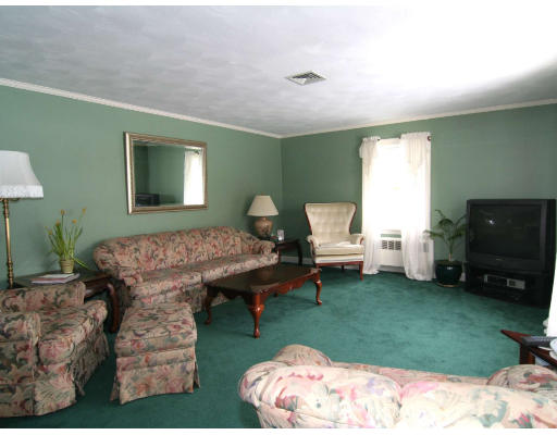 11 Harding Road Wakefield, MA 01880 - Photo 3 of 13 Gallery Image 3