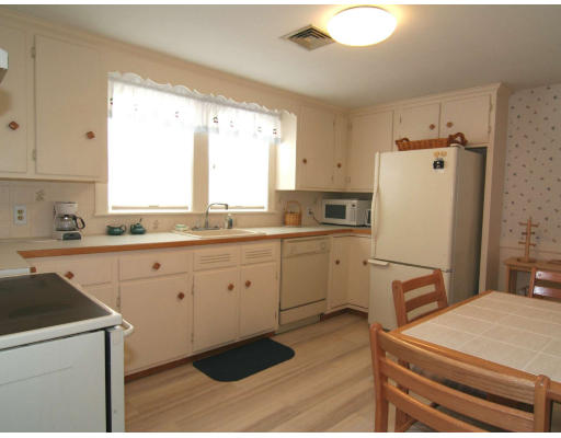 11 Harding Road Wakefield, MA 01880 - Photo 6 of 13 Gallery Image 6