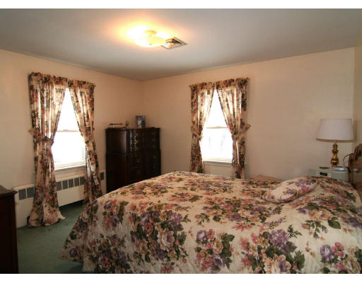11 Harding Road Wakefield, MA 01880 - Photo 7 of 13 Gallery Image 7