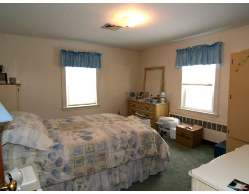 11 Harding Road Wakefield, MA 01880 - Photo 8 of 13 Gallery Image 8