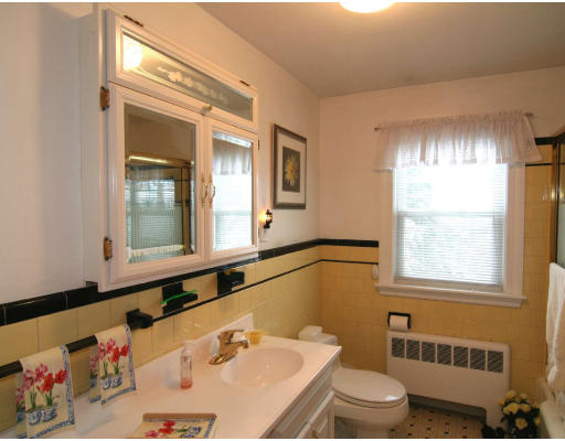 11 Harding Road Wakefield, MA 01880 - Photo 9 of 13 Gallery Image 9