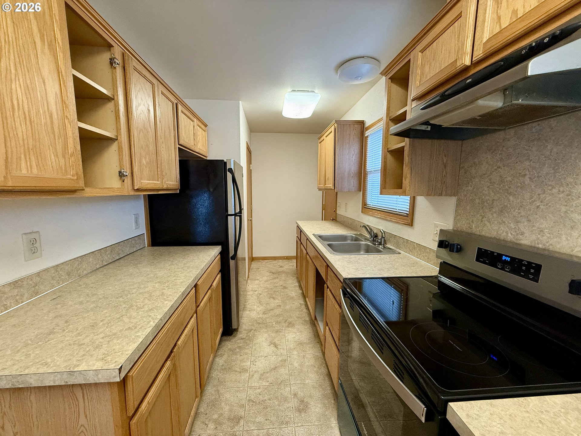1664 Main Street Springfield, OR 97477 - Photo 7 of 17 Kitchen