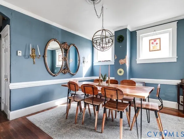 a view of a dining room and livingroom view