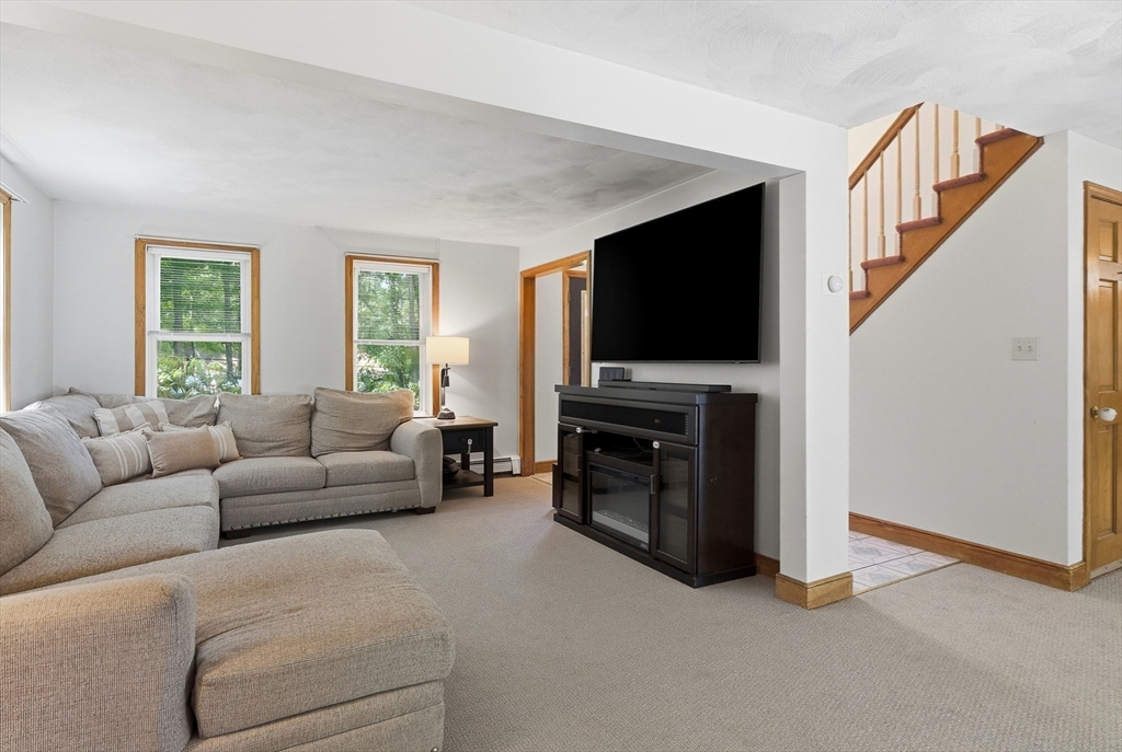 649 Concord Road Marlborough, MA 01752 - Photo 5 of 39