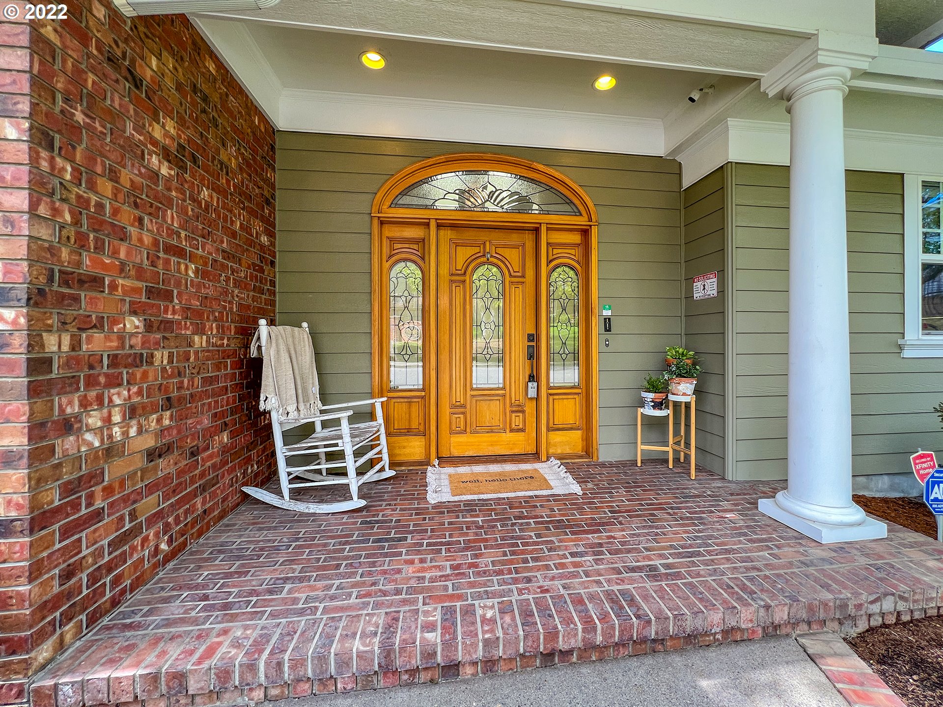 2258 33rd Street Springfield, OR 97477 - Photo 2 of 32 a view of a entryway door with an empty room