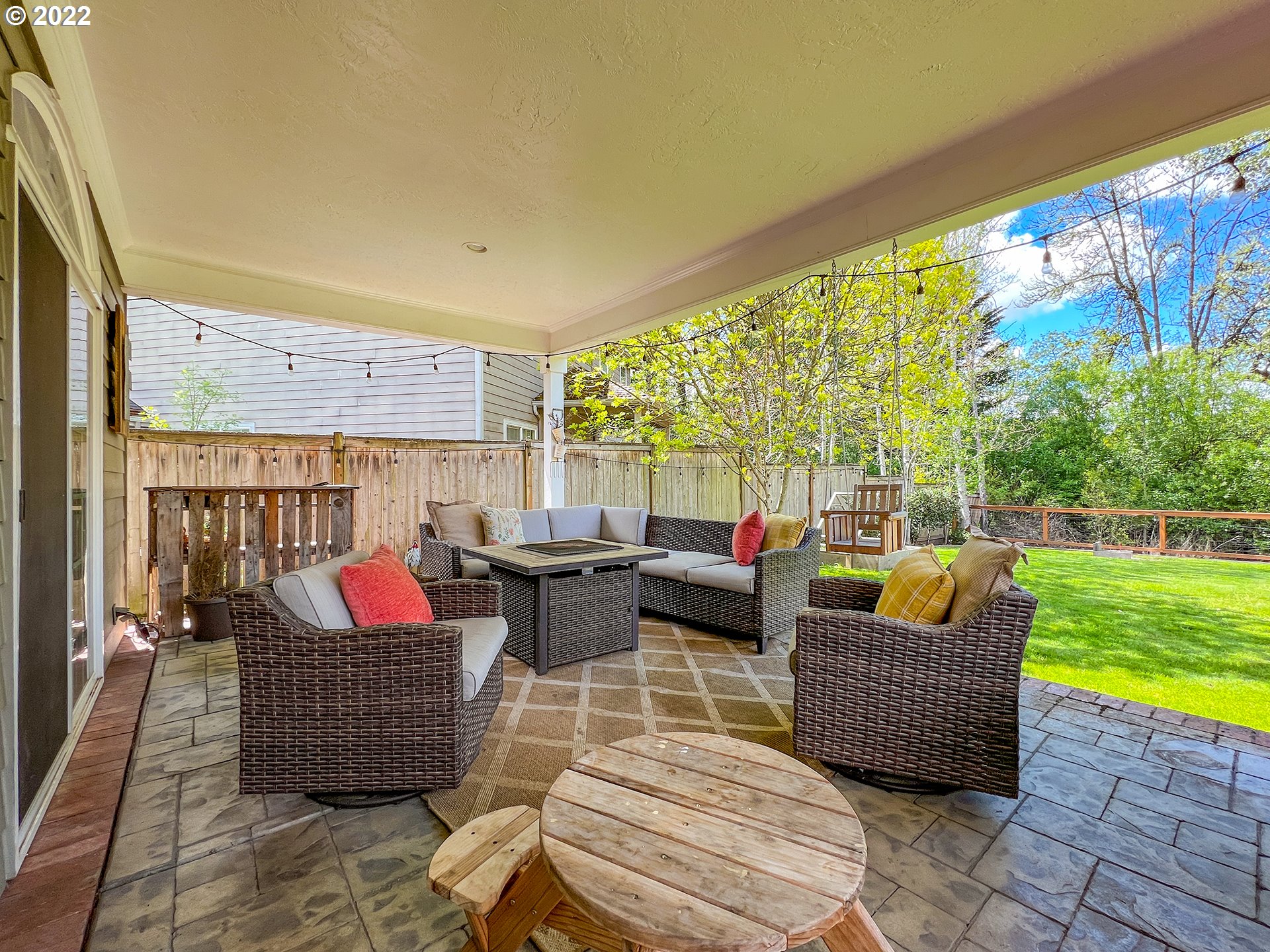 2258 33rd Street Springfield, OR 97477 - Photo 22 of 32 a outdoor living space with furniture and garden view
