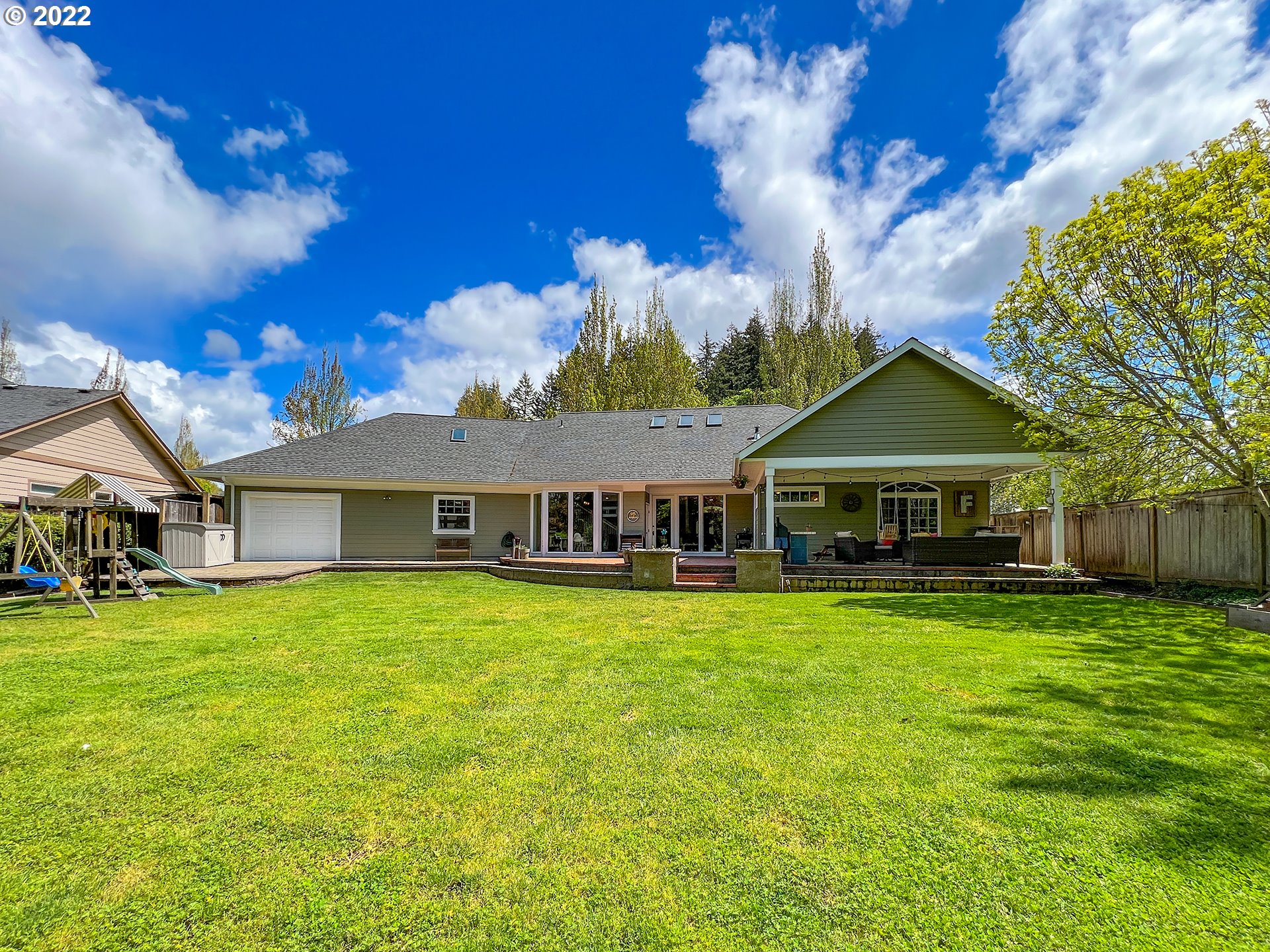 2258 33rd Street Springfield, OR 97477 - Photo 28 of 32 a front view of a house with garden