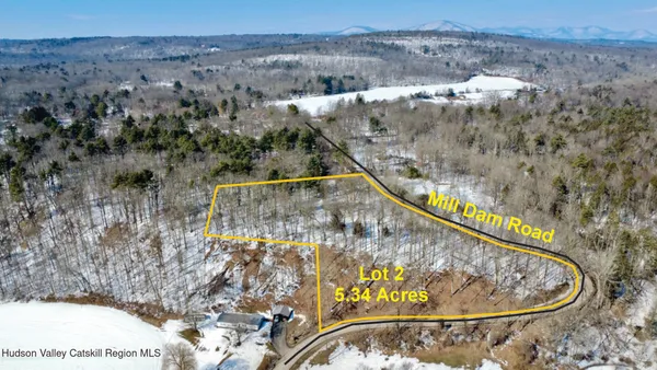 a view of sitting area in kitchen