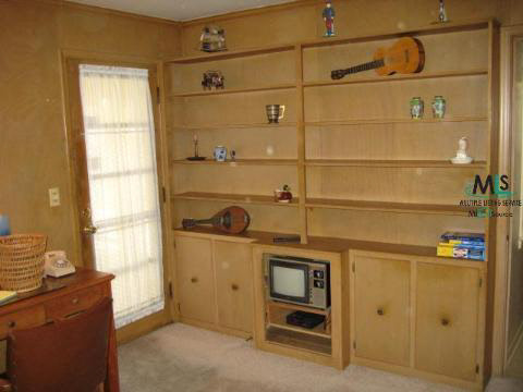1960 Broadstone Road Grosse Pointe, MI 48236 - Photo 6 of 9 622819-5.JPG