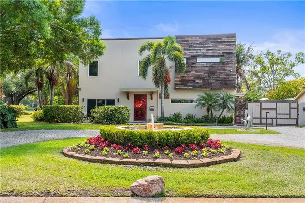 $1,295,000 | 2520 Gomaz Way South, St. Petersburg, FL 33712