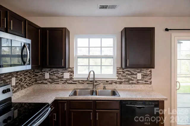 $2,250 | 4831 Stowe Derby Drive, Charlotte, NC 28278