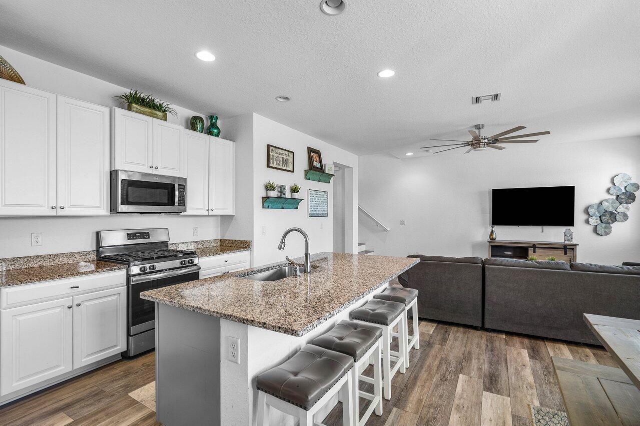 943 Ember Ridge Run Loxahatchee, FL 33470 - Photo 9 of 63 015-943EmberRidgeRun-Loxahatchee-FL-3347