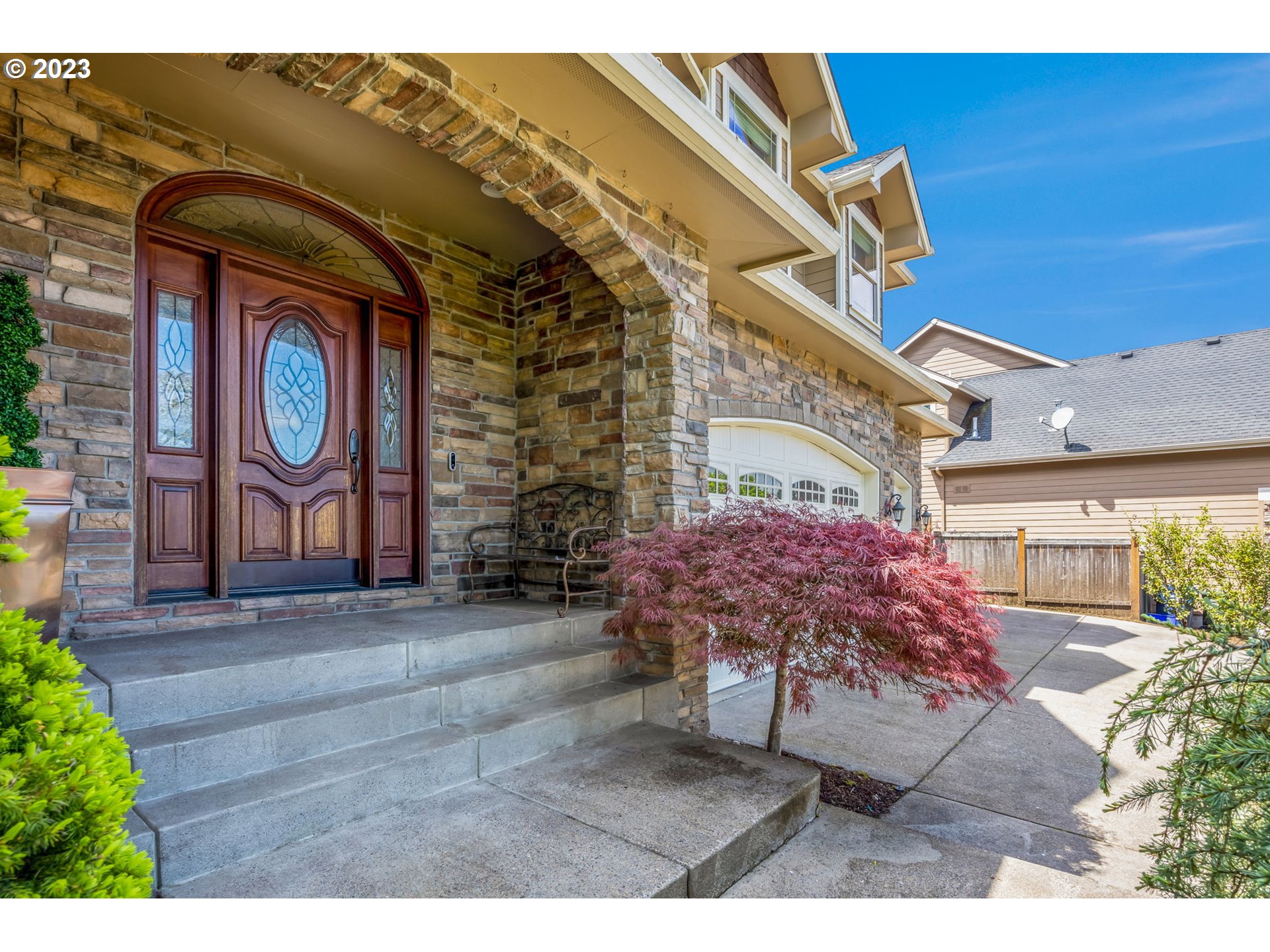 6143 Forest Ridge Drive Springfield, OR 97478 - Photo 2 of 48 a front view of a house with garden