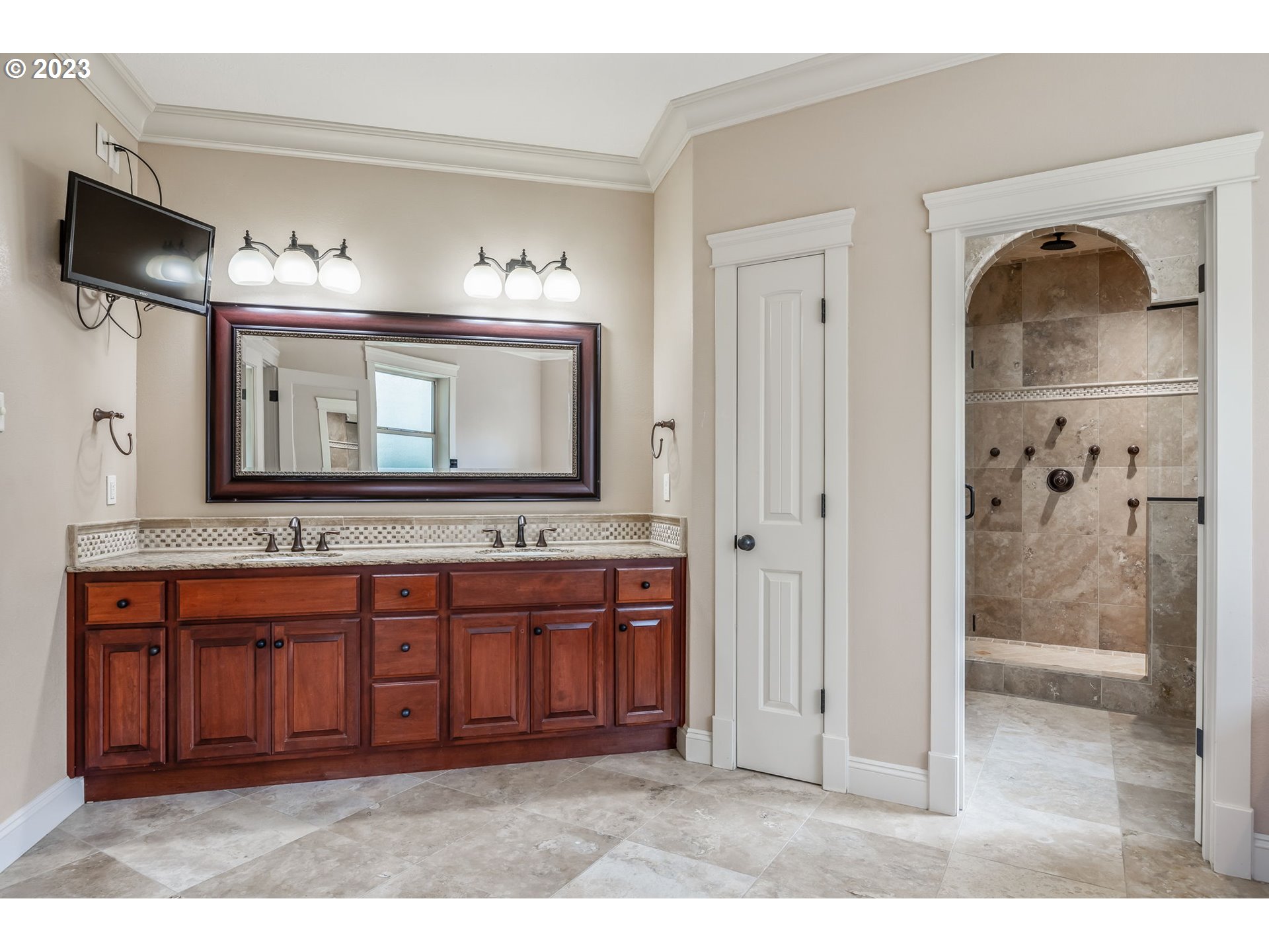6143 Forest Ridge Drive Springfield, OR 97478 - Photo 24 of 48 a living room with a sink and a large mirror with wooden floor