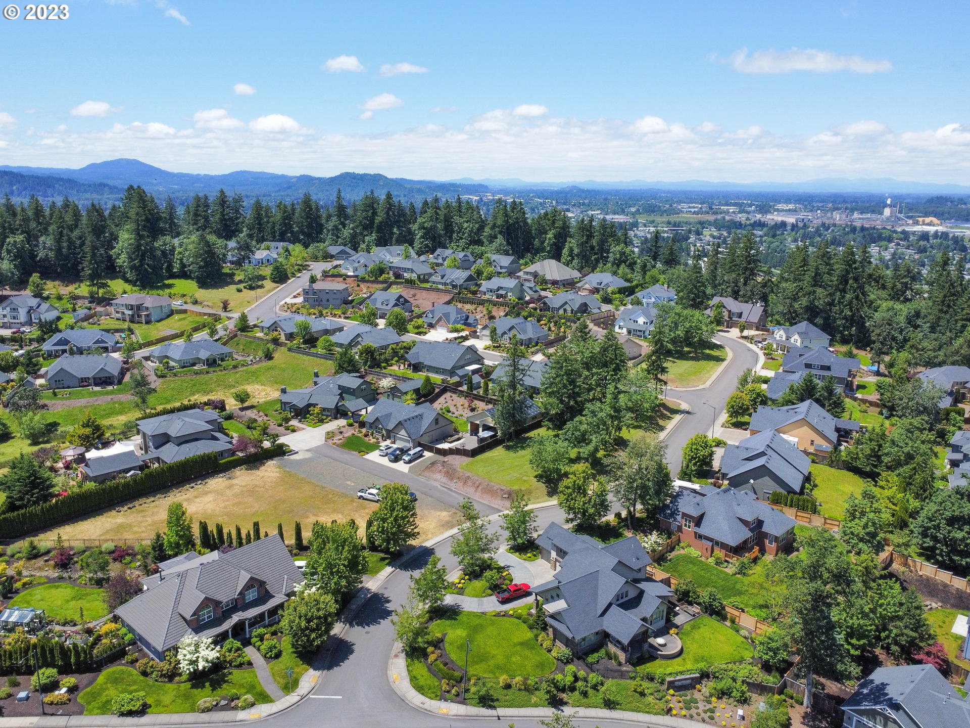 6143 Forest Ridge Drive Springfield, OR 97478 - Photo 3 of 48 a view of a city