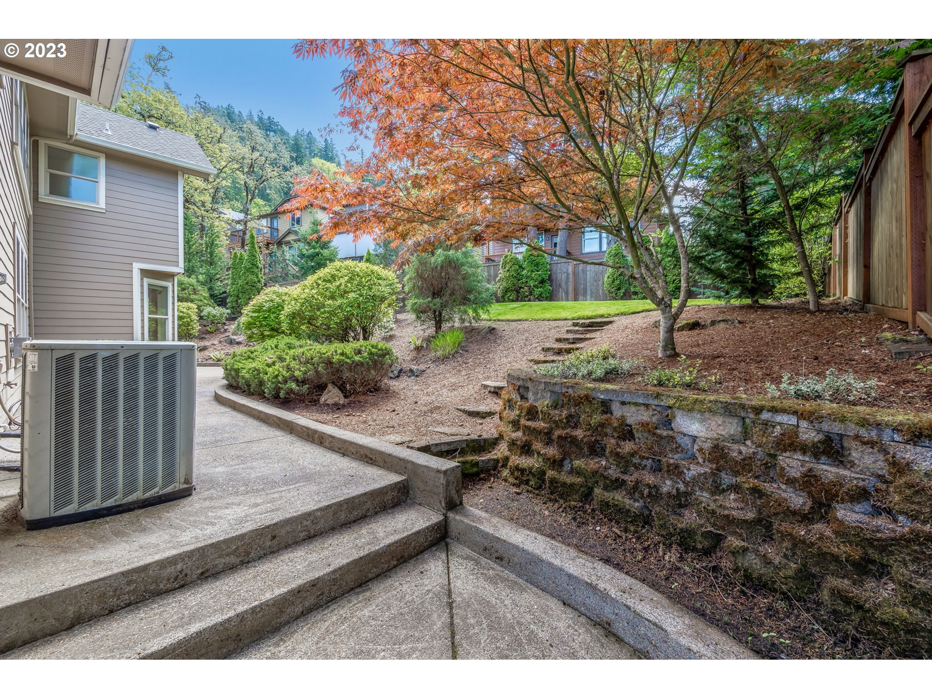 6143 Forest Ridge Drive Springfield, OR 97478 - Photo 36 of 48 a view of a backyard with wooden fence