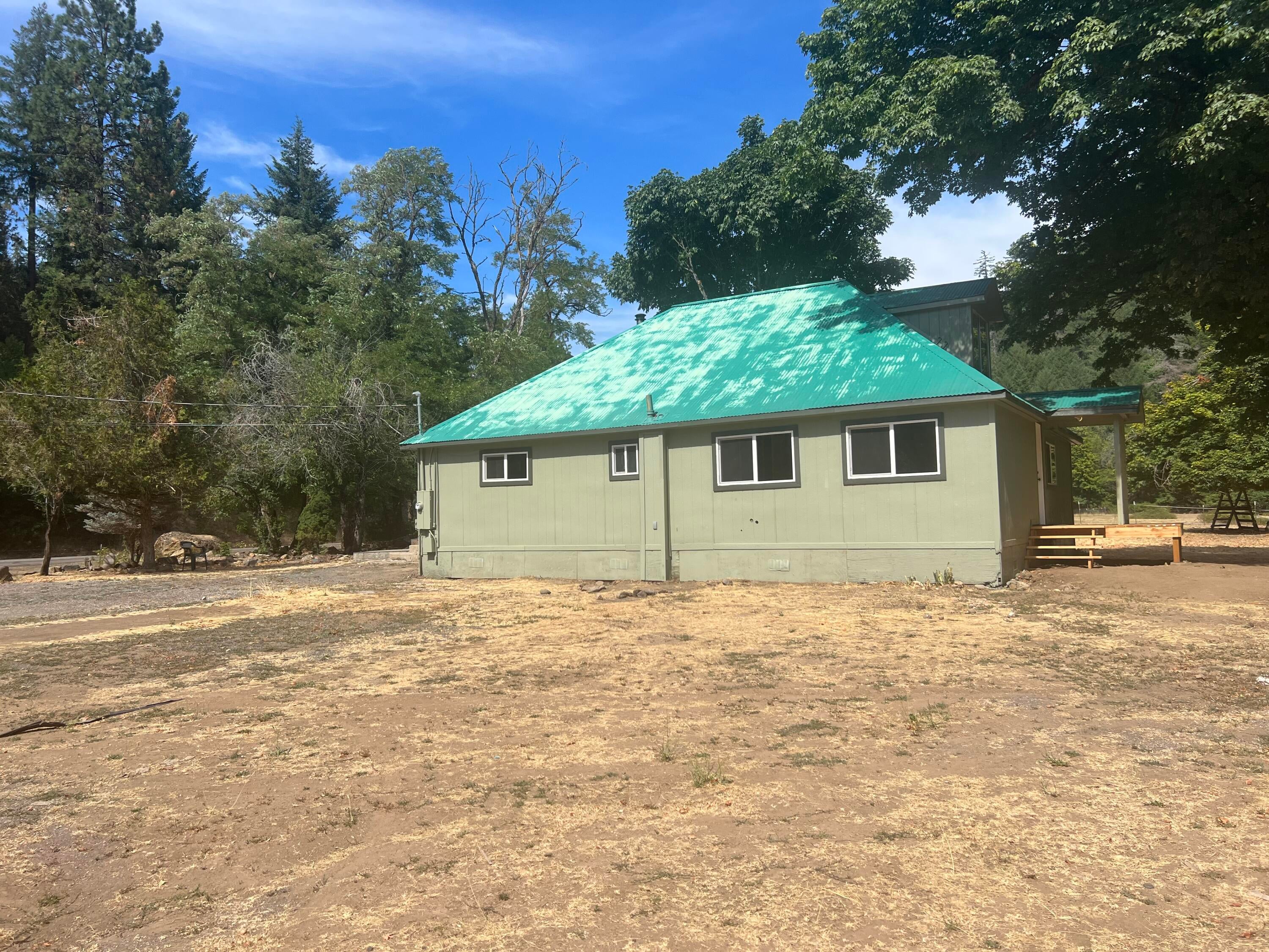 12000 Elk Creek Road Trail, OR 97541 - Photo 4 of 27 4
