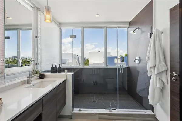 $9,000 | 101 North Shore Drive, Unit 101, Miami Beach, FL 33141