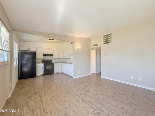 $995 | 2123 West Devonshire Avenue, Unit 15, Phoenix, AZ 85015