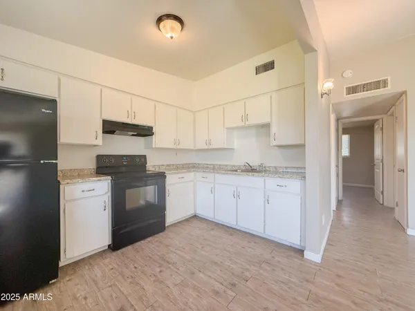 $995 | 2123 West Devonshire Avenue, Unit 15, Phoenix, AZ 85015